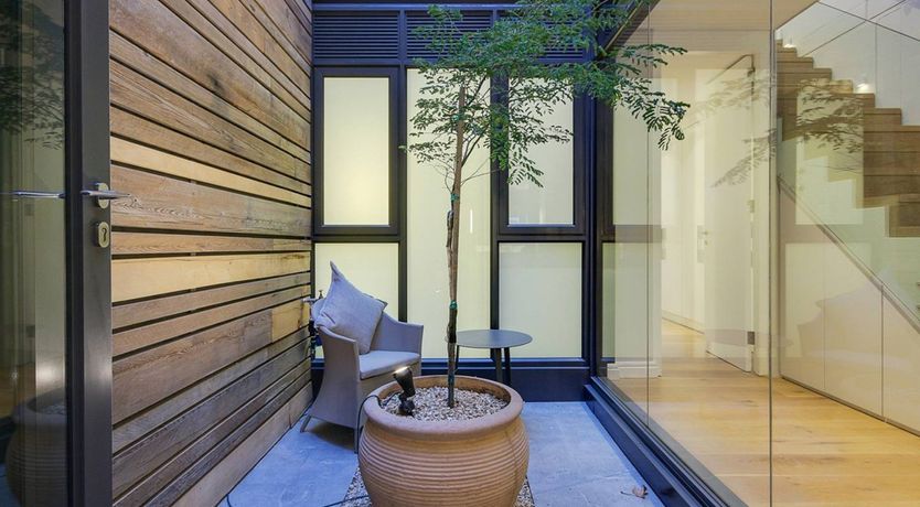 Photo of Oak & Glass