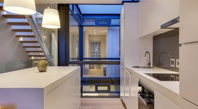 Photo of Oak & Glass