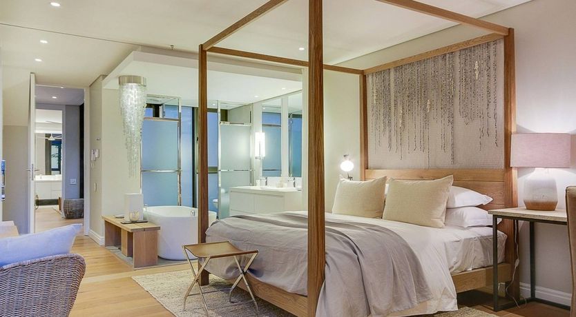 Photo of Oak & Glass