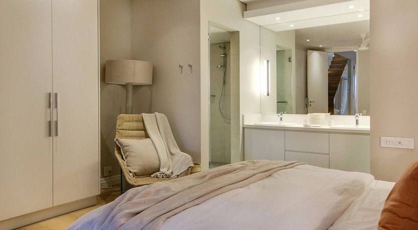 Photo of Oak & Glass