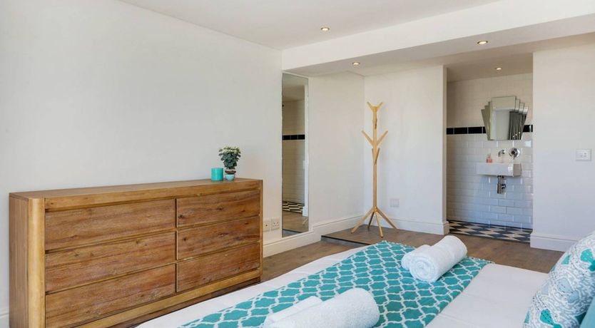 Photo of Whispering Atlantic