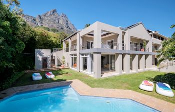The Twelve Apostles Holiday Home