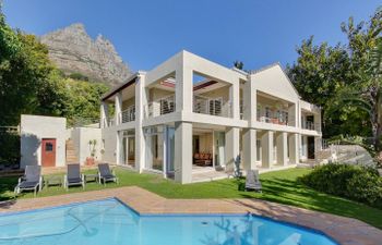 The Twelve Apostles Holiday Home