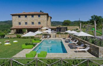 Tuscan Bloom Holiday Home