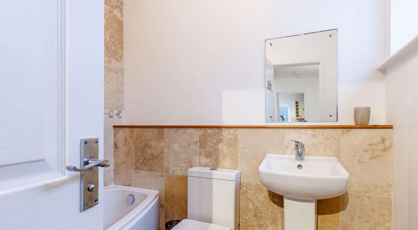 Photo of 3 Bed in Torquay