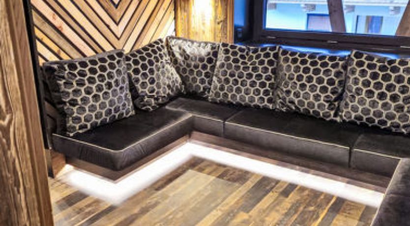 Photo of das rocking home