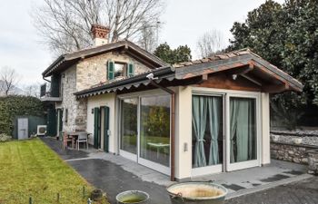 La Casetta sul Lago Holiday Home