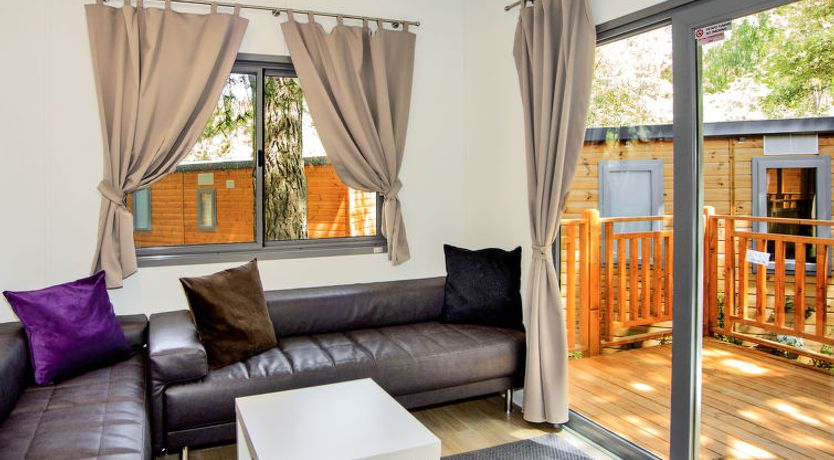 Photo of Deluxe Holiday Home 2