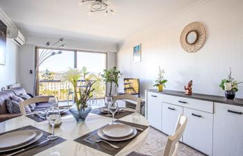 Le Cagnes Beach Apartment 4 Holiday Home