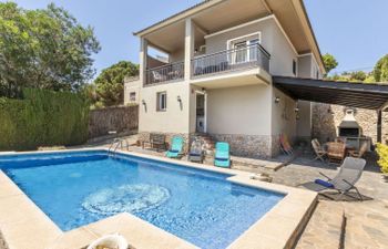 Senyera Holiday Home