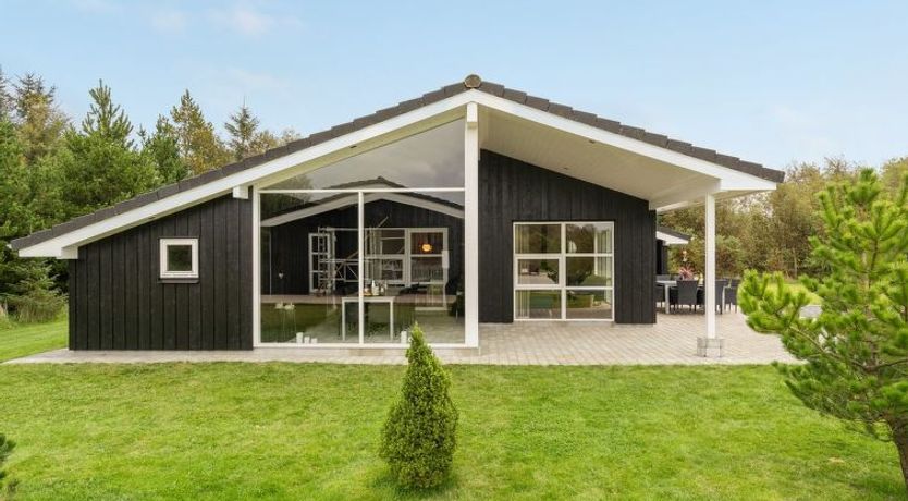 Photo of "Frida" - 700m from the sea