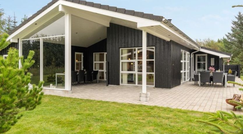 Photo of "Frida" - 700m from the sea