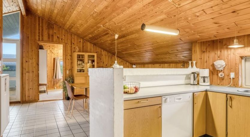 Photo of "Annemone" - 600m from the sea