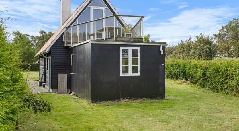 Photo of "Næwe" - 100m from the sea