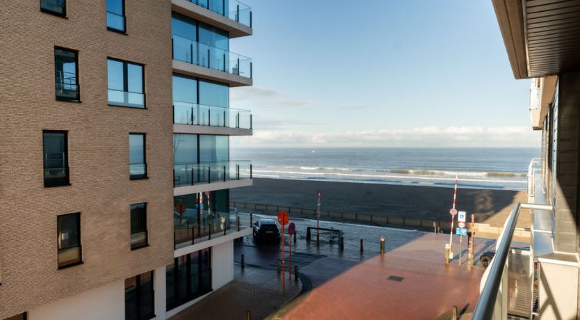 Photo of Blue Sand I with lateral sea view