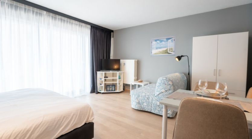 Photo of Blue Sand I with lateral sea view