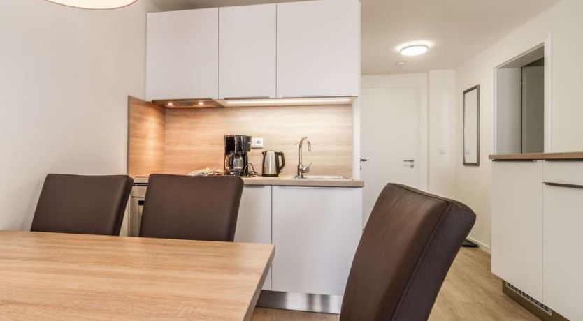 Photo of Lakeside Village 9 Apartment 2