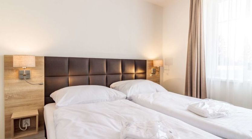 Photo of Lakeside Village 9 Apartment 2