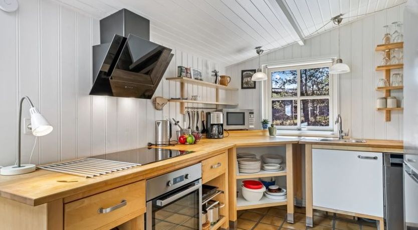 Photo of "Hellena" - 700m from the sea