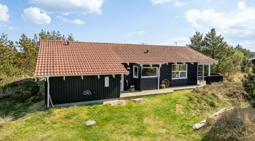 Photo of "Elisenda" - 1km from the sea