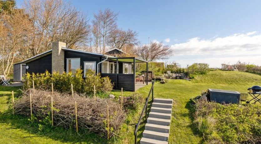 Photo of "Nielsen" - 30m to the fjord