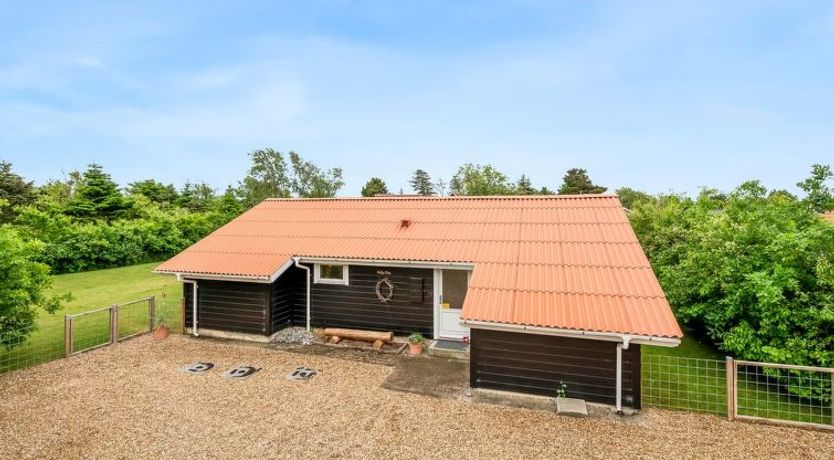 Photo of "Tian" - 400m to the fjord