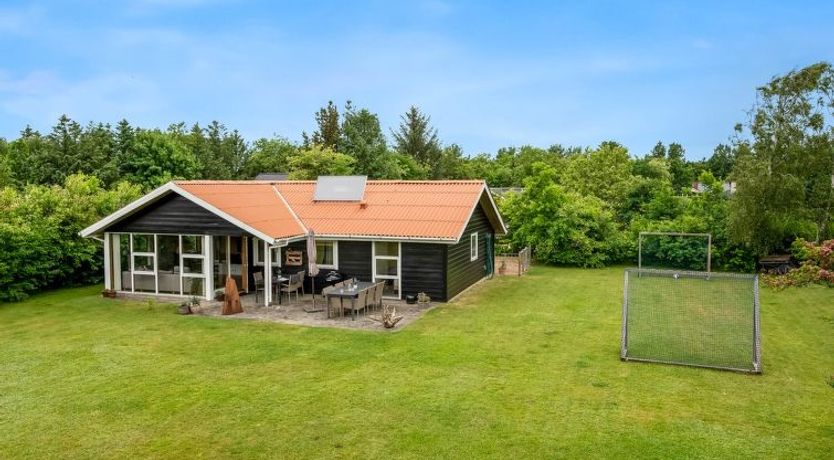 Photo of "Tian" - 400m to the fjord