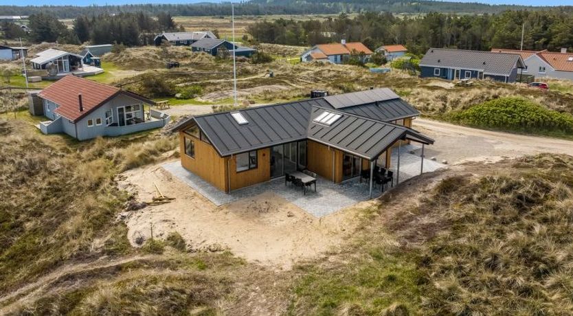 Photo of "Helga" - 650m from the sea