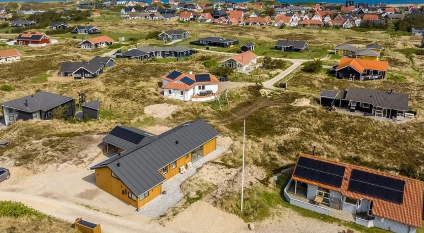 Photo of "Helga" - 650m from the sea