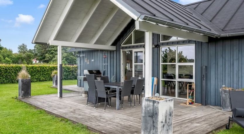 Photo of "Bernice" - 900m from the sea