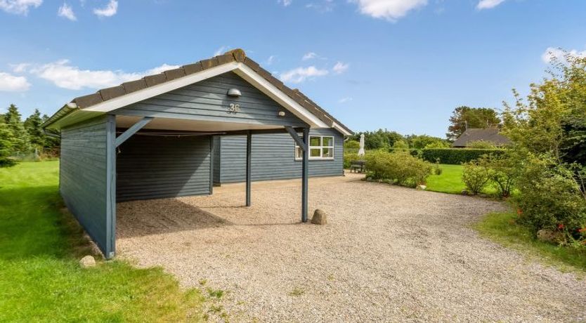 Photo of "Lari" - 600m from the sea