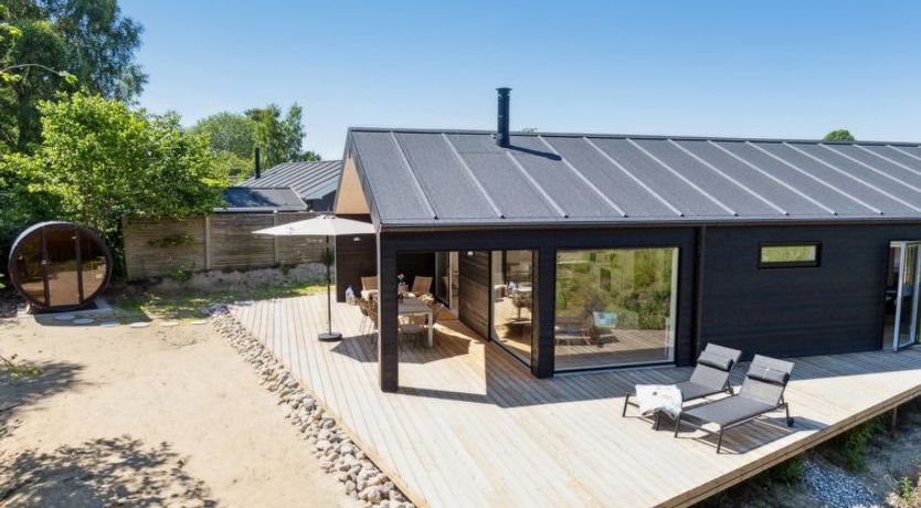 Photo of "Lonneke" - 450m from the sea