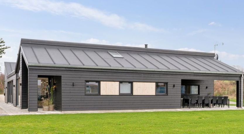 Photo of "Lanessa" - 800m from the sea