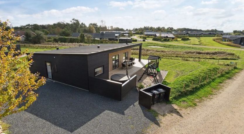 Photo of "Harrieth" - 300m from the sea