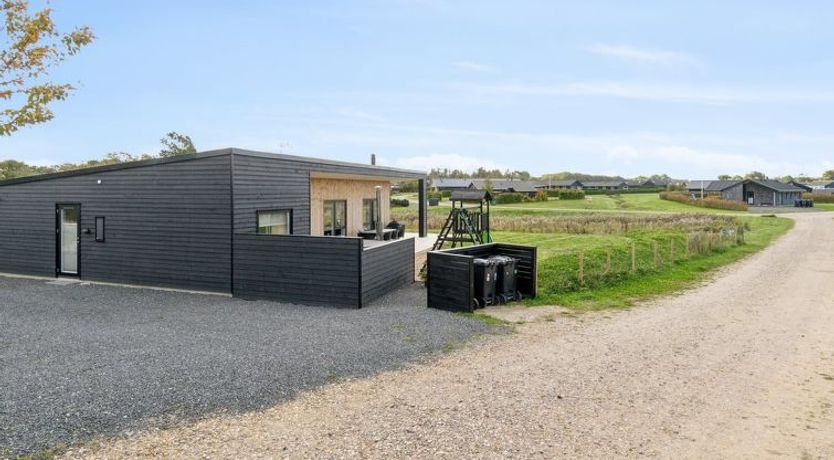 Photo of "Harrieth" - 300m from the sea