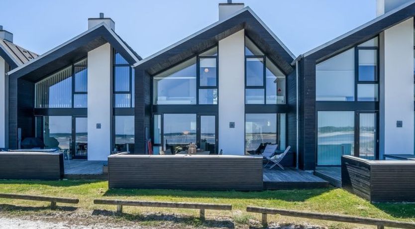 Photo of "Eleanore" - 25m from the sea