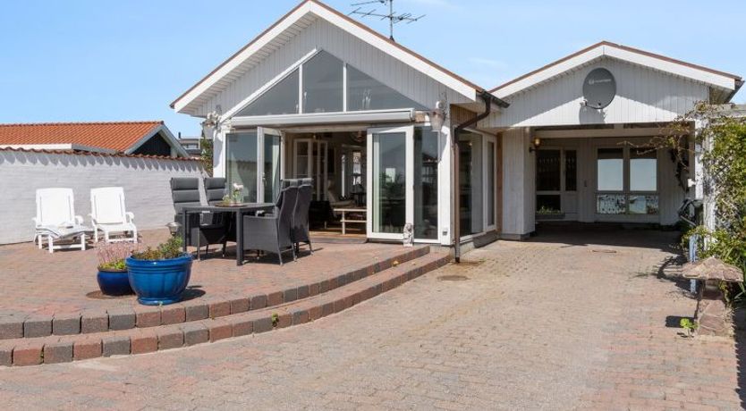 Photo of "Michel" - 25m from the sea