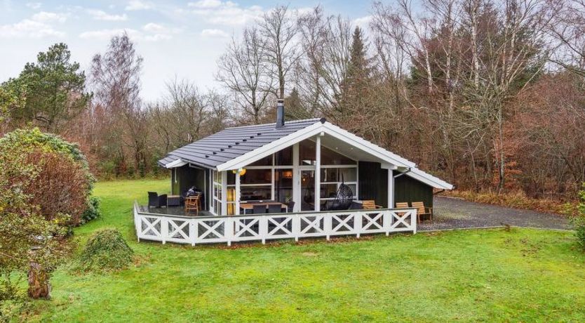 Photo of "Ananda" - 900m from the sea