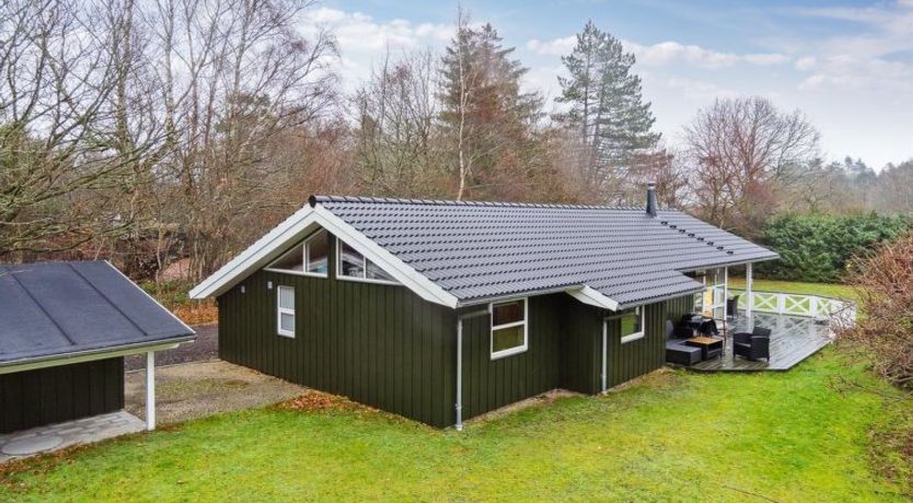 Photo of "Ananda" - 900m from the sea