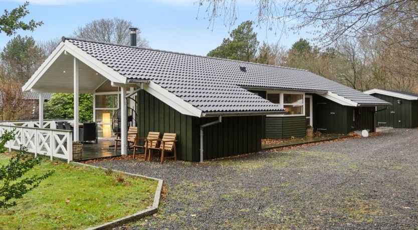 Photo of "Ananda" - 900m from the sea