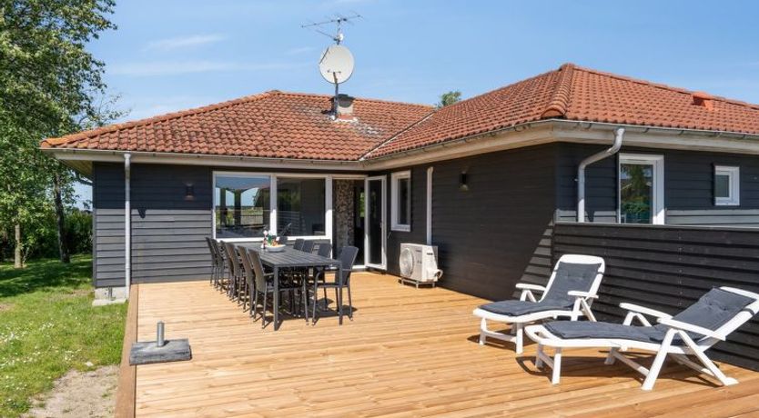 Photo of "Eunice" - 850m from the sea