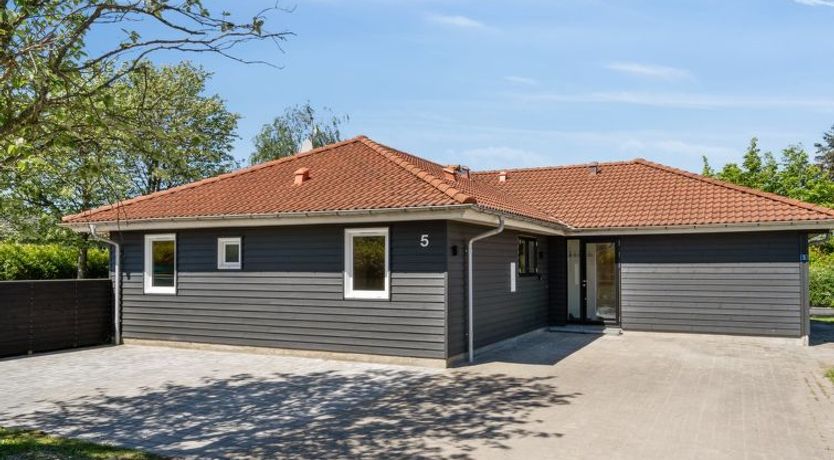 Photo of "Eunice" - 850m from the sea