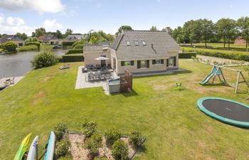 Lieskehuis Wellness de Luxe 10+2 Holiday Home
