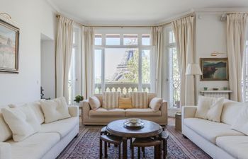 Avenue de la Bourdonnais Holiday Home