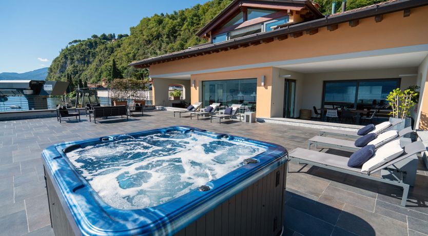 Photo of Como's Best