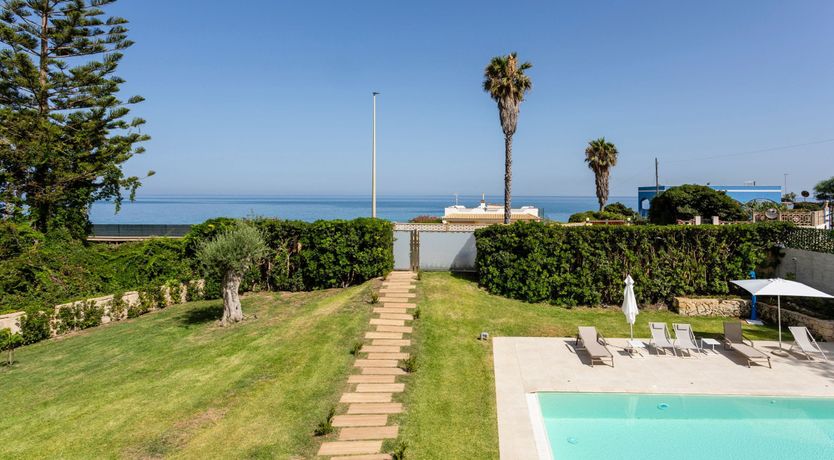 Photo of Noto's Oasis