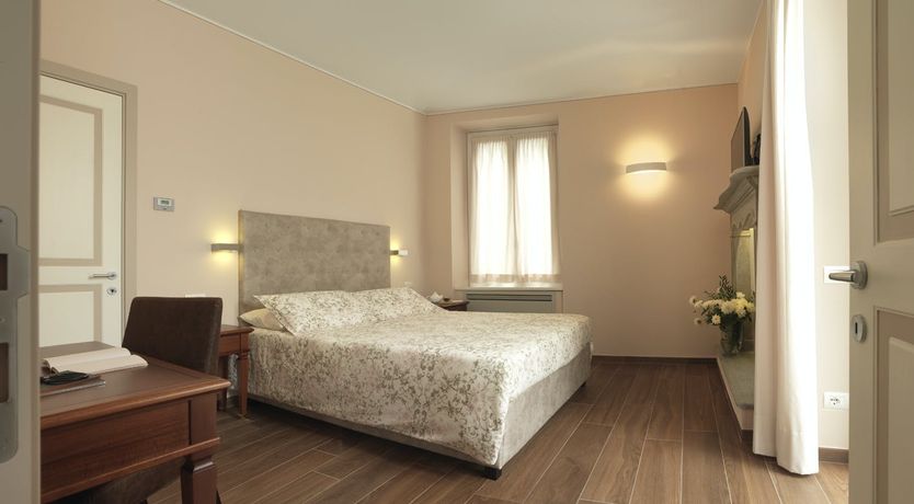 Photo of The Lake's Edge