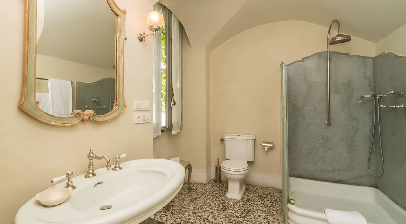 Photo of Romance on the Lake