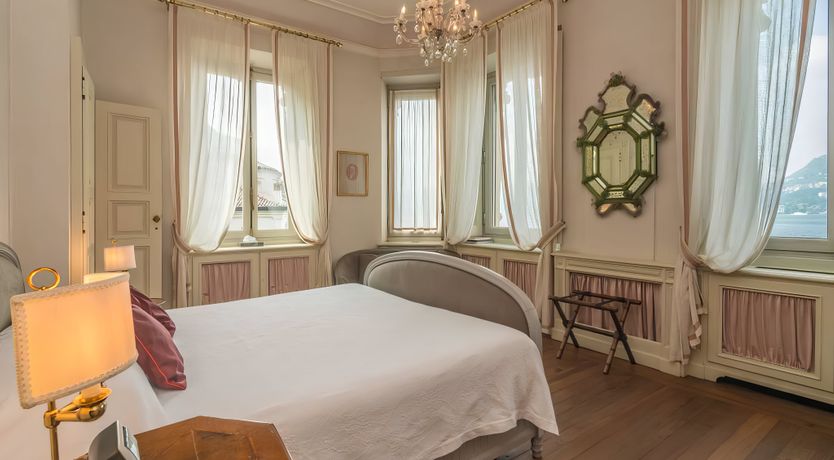 Photo of Romance on the Lake