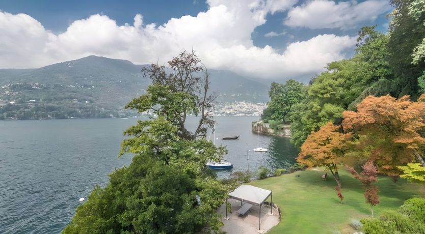 Photo of Romance on the Lake